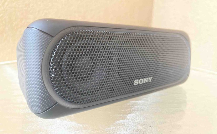 Picture of the front left of the Sony SRS XB30 speaker.
