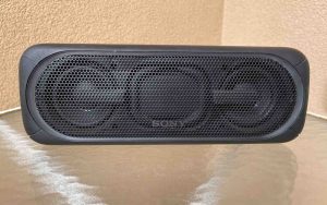 Picture of the right front of the Sony SRS XB40 speaker, party lamps dark.