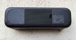 Picture of the back of the Sony SRS XB40 speaker.