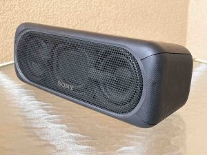 Picture of the right front of the Sony SRS XB40 speaker