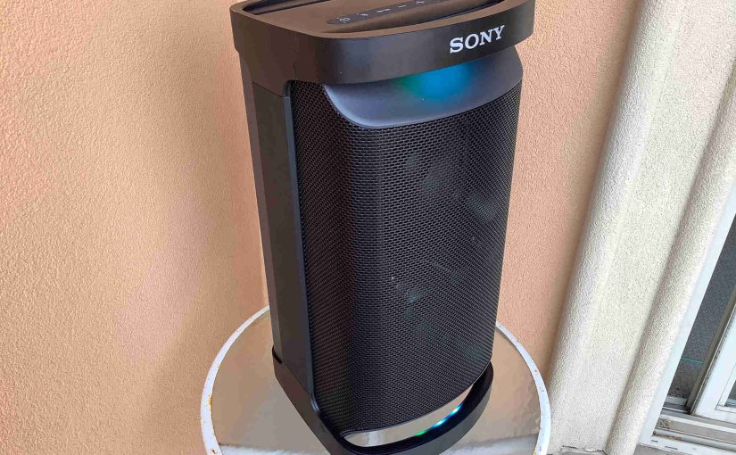 Picture of the left front view of the Sony SRS XP500 karaoke speaker while running.